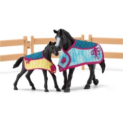 Schleich HORSE CLUB 42611 Pferdebox mit Stute und Fohlen